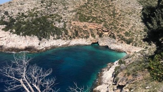 Turistja austriake humb në Karaburun, autoritetet “ngrihen në këmbë” për gjetjen e saj